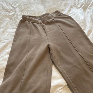 Aritzia - Babaton the group wide legged pants